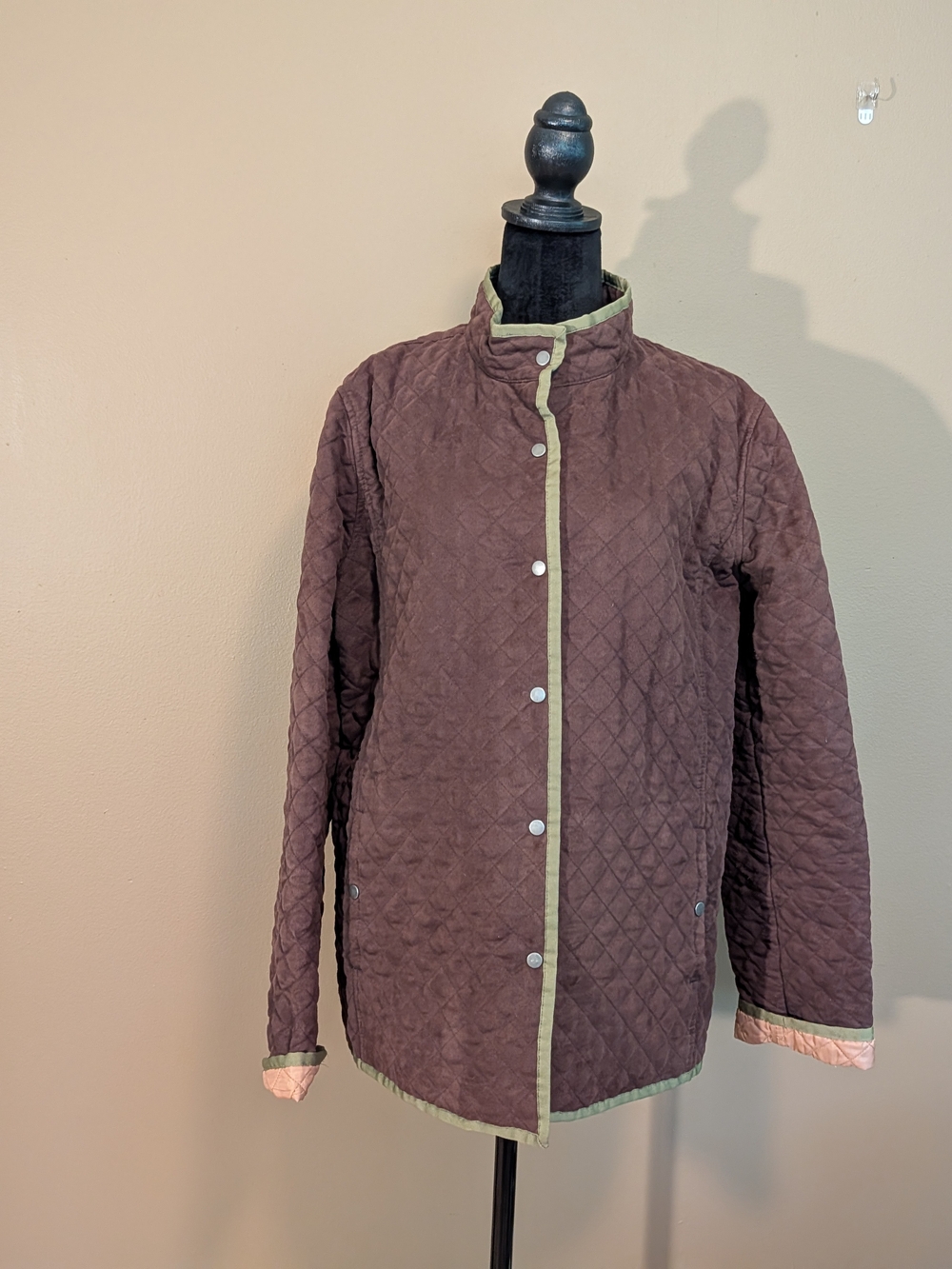 JH Collectibles Quilted Brown Utility Jacket with Green Trim. Sz XL.